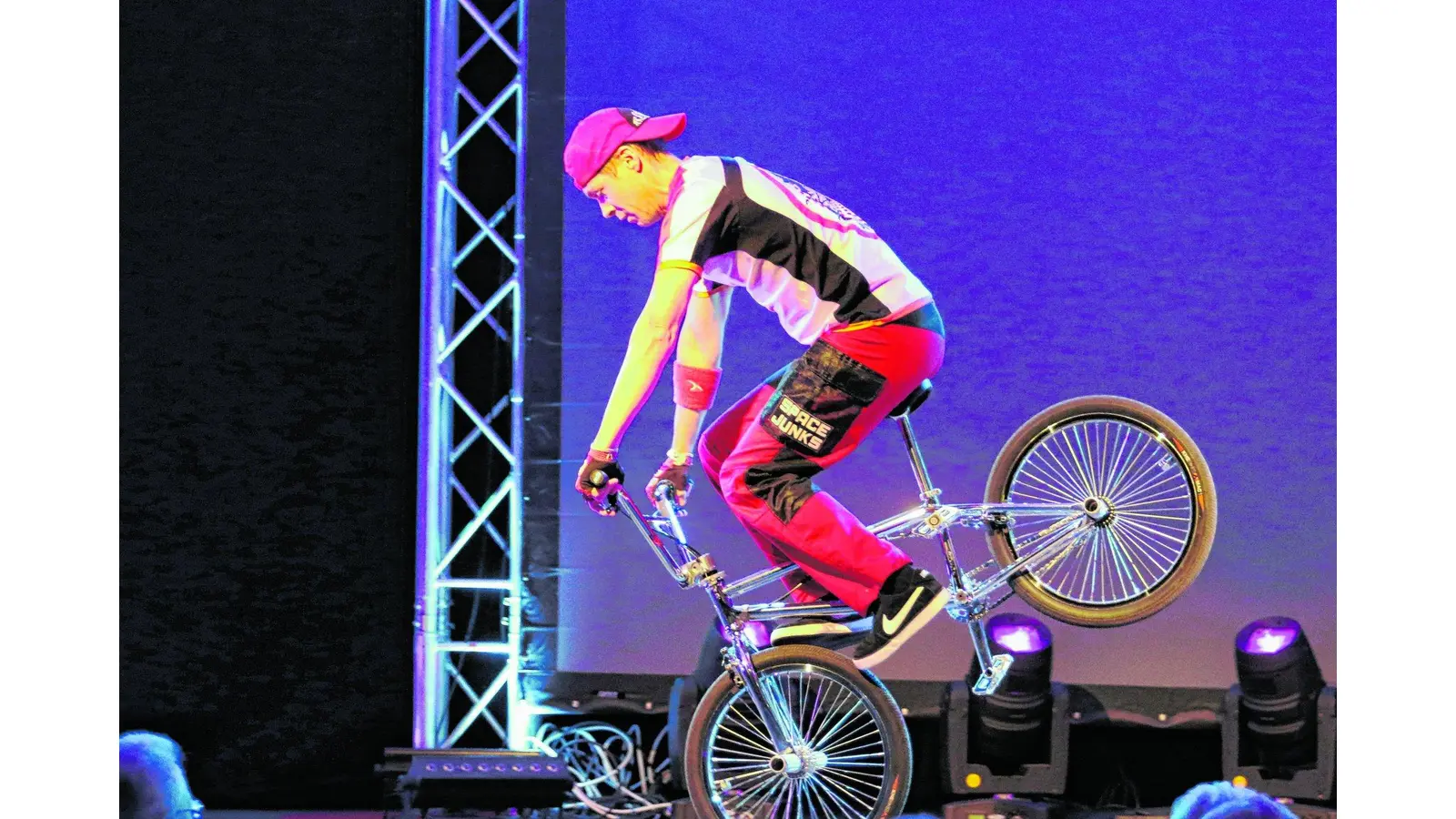 Hauchzarte Kunstwerke und kraftvolle Balance-Akte (Foto: bb)