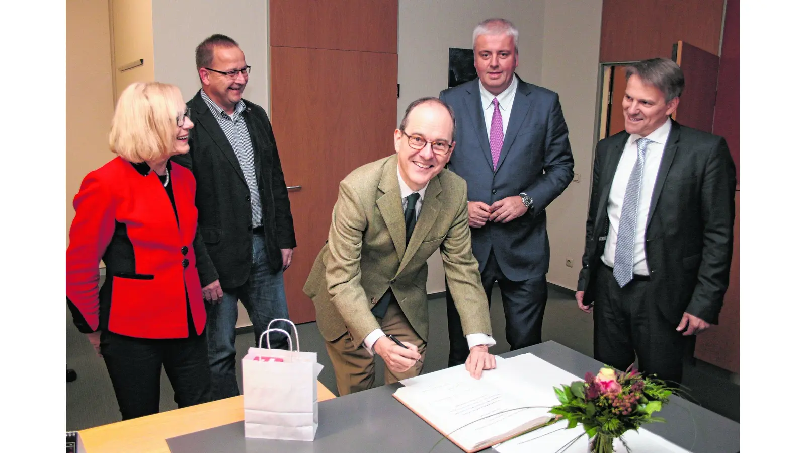Botschafter im Goldenen Buch (Foto: bb)