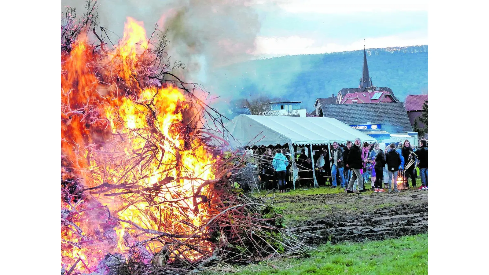 Osterfeuer als Schutz vor Geistern (Foto: km)