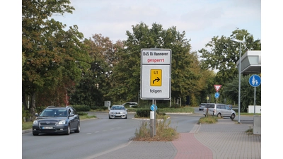 Autofahrer müssen sich auch an den nahenden Feiertagen auf Einschränkungen gefasst machen und Umwege in Kauf nehmen. (Foto: nh)