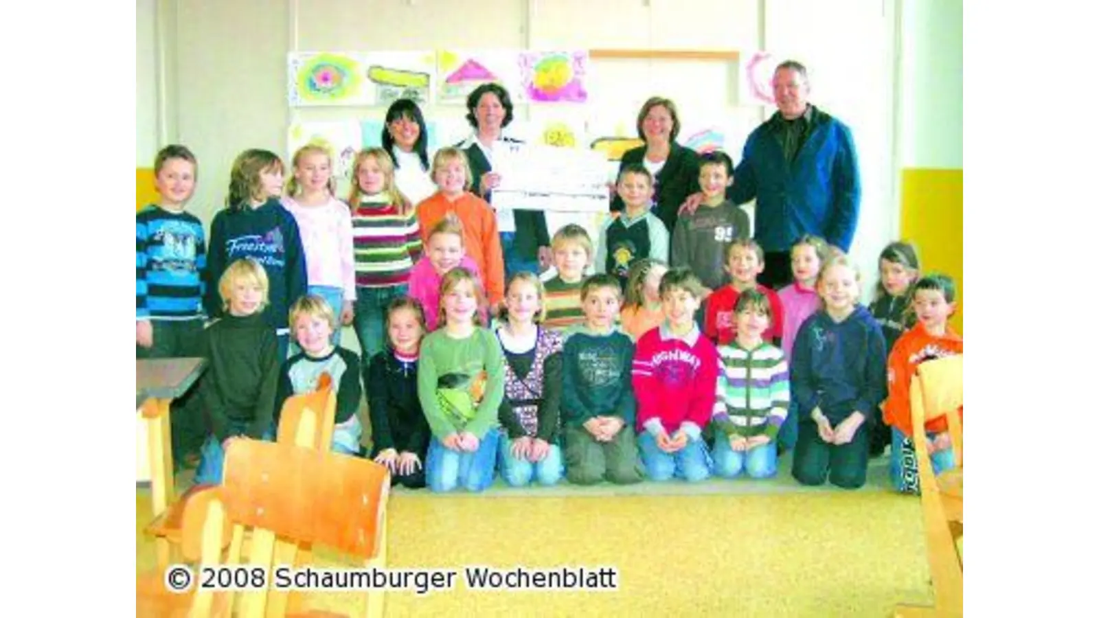 Volksbank-Spende für neue Küche (Foto: red)