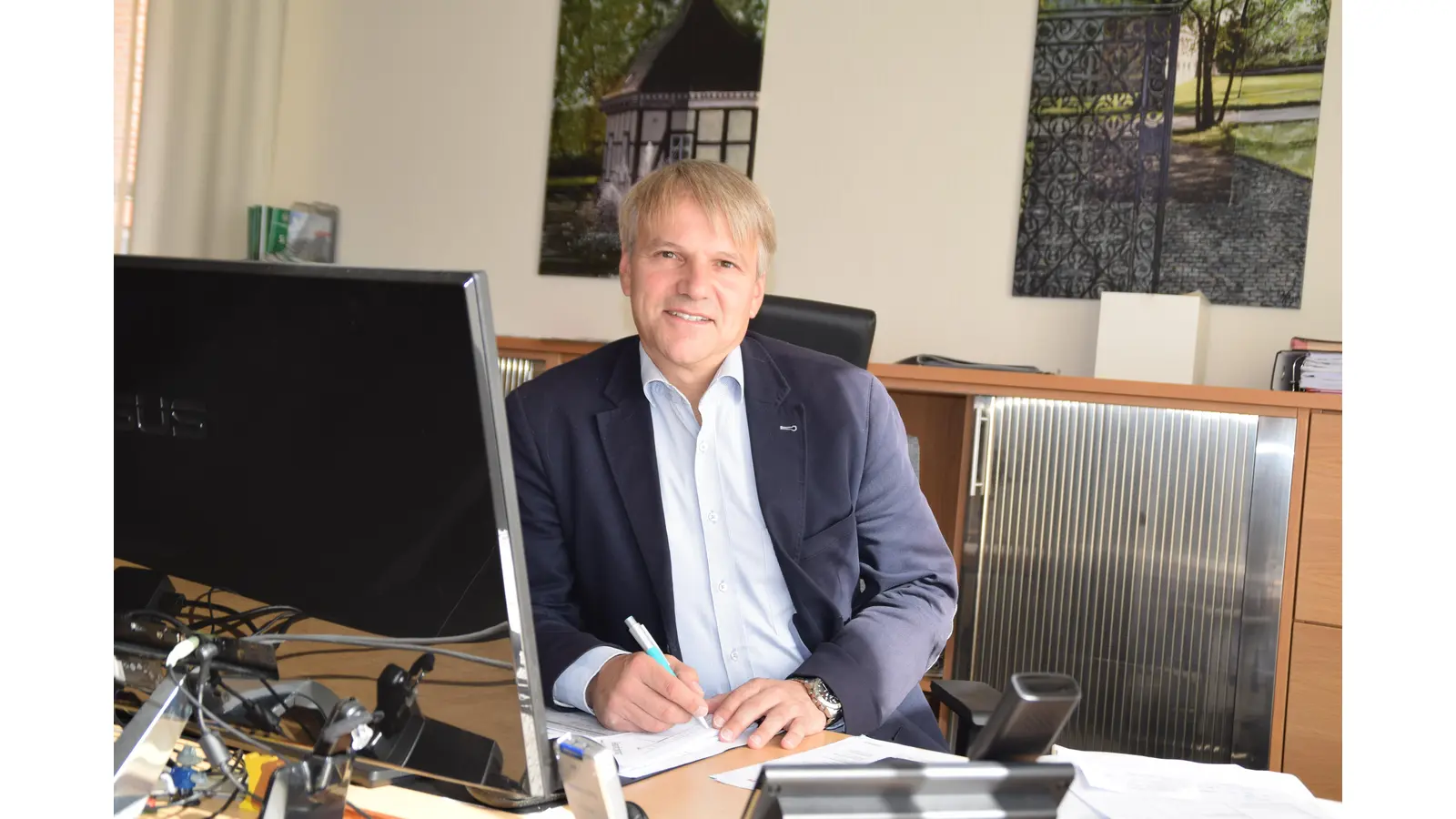 Bürgermeister Oliver Theiß wehrt sich gegen die Vorwürfe der Mehrheitsgruppe aus SPD/Grüne-Bündnis90 (Foto: ab)