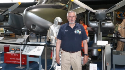 In der Ju 52-Halle: Ausstellungsleiter Manfred Pickel. (Foto: gi)