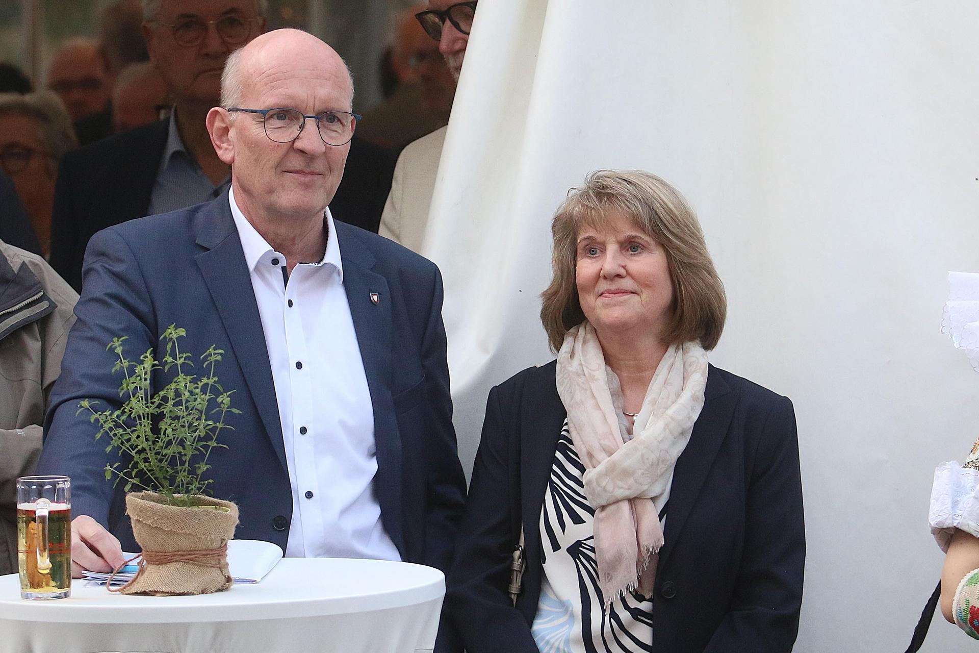 Landrat Jörg Farr wird während der Schaumburger Begegnung aus dem Amt verabschiedet (die Dienstzeit läuft noch bis zum 1. November). (Foto: bb)