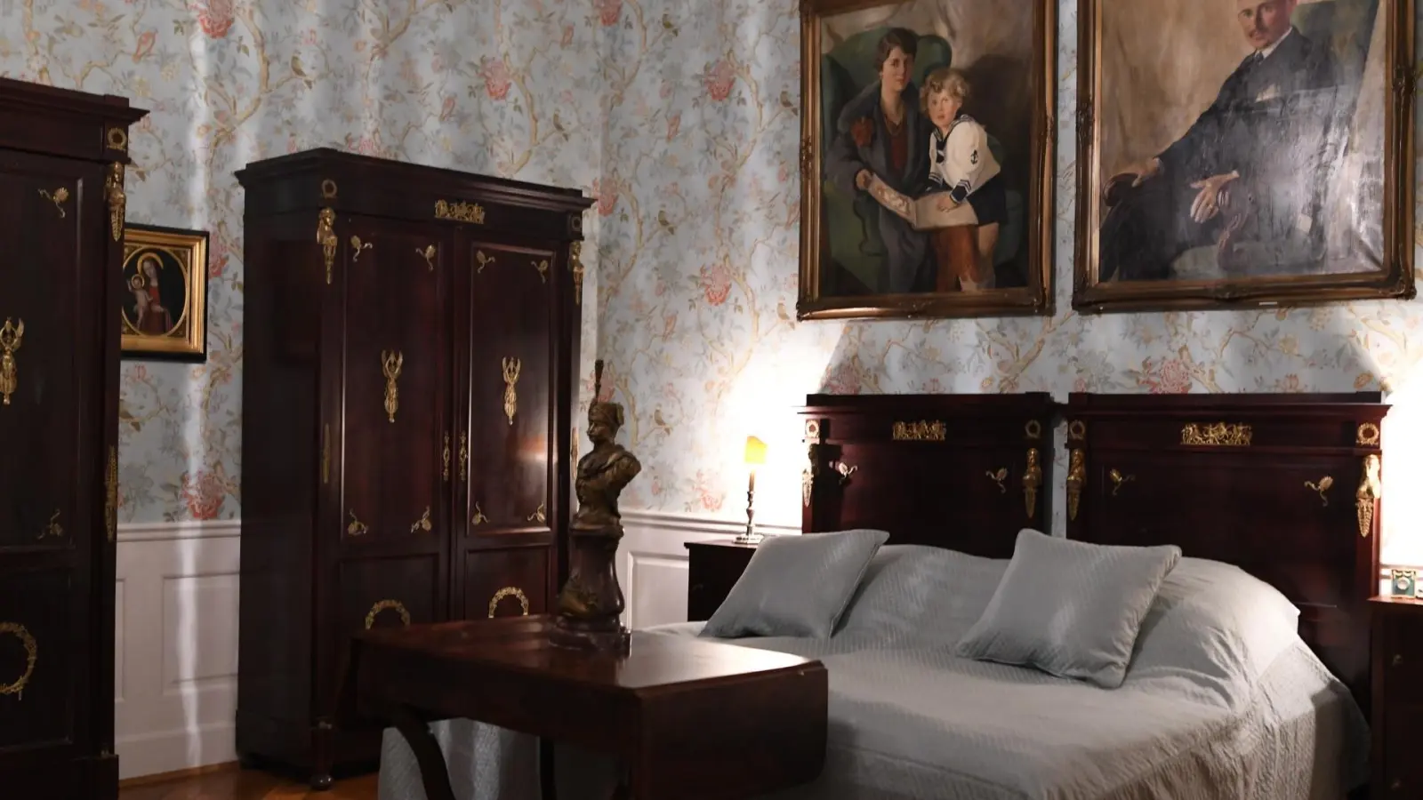 Im Kaiserzimmer hat der Kaiser tatsächlich nicht genächtigt - die Möbel sind aber original. (Foto: nd)