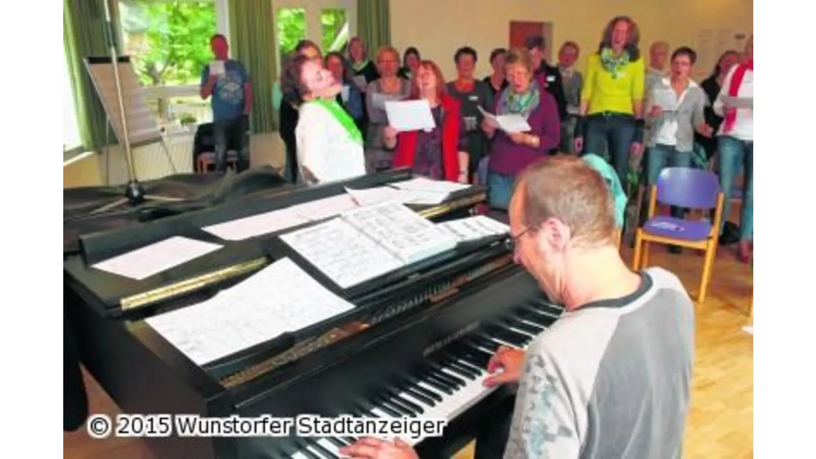 Chor probt moderne Gospel (Foto: tau)