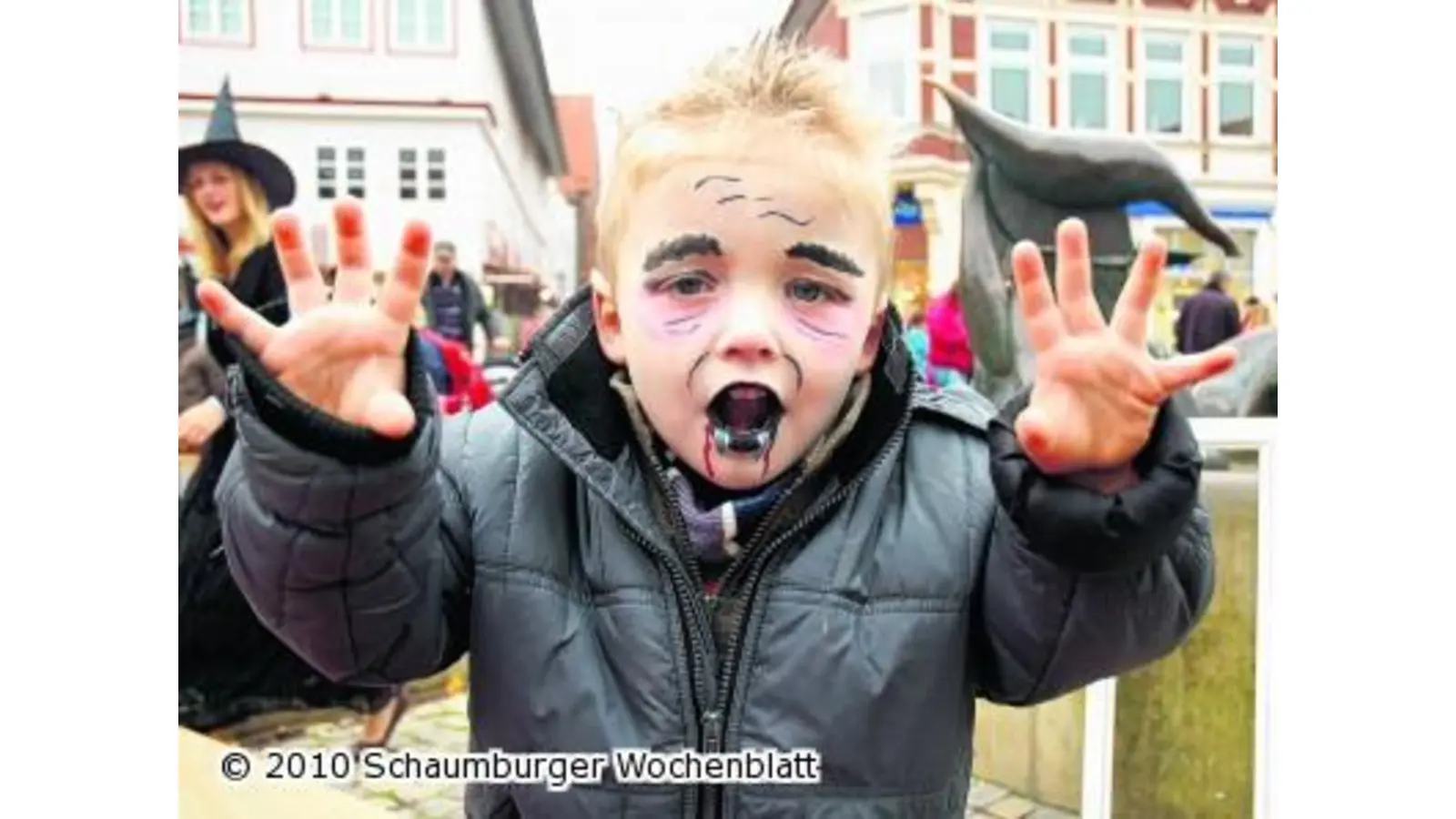 Am Marktbrunnen geht es gruselig zu (Foto: wtz)