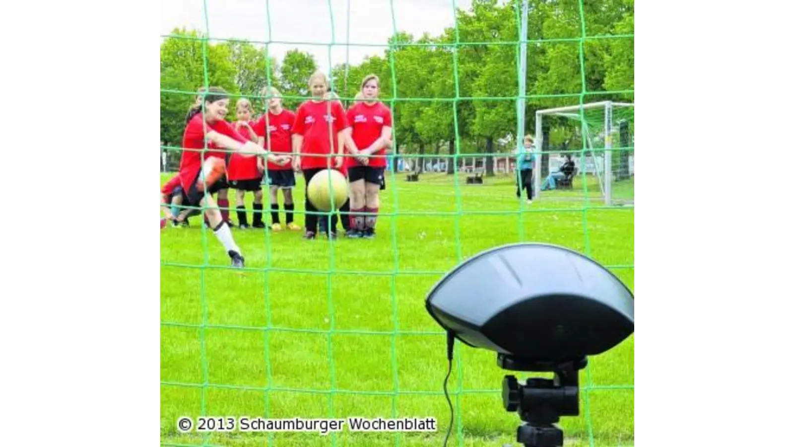 Mädchen zeigen ihr Talent mit dem runden Leder (Foto: red)