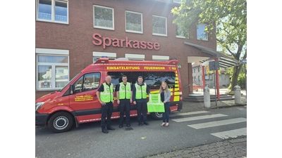 Von Rechts: Christin Rennhack (Sparkasse Schaumburg) Michael Paul Kwasniok Dustin Drews, Ingo Beyer. (Foto: privat)