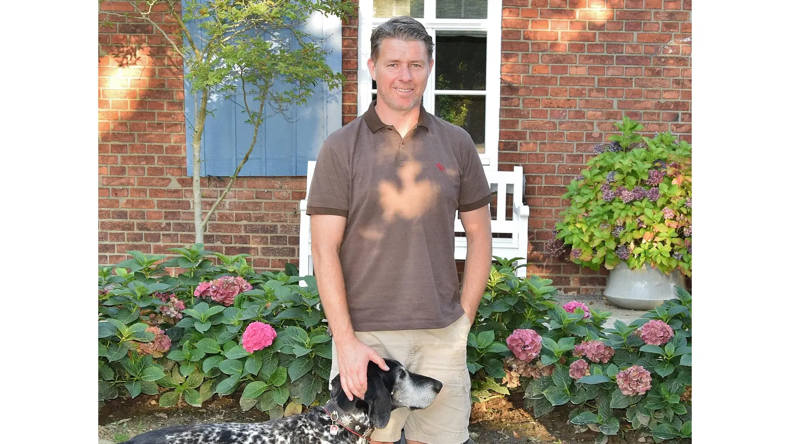 Anthony Lee, hier im Gespräch mit dem Schaumburger Wochenblatt, wird nach der Kommunalwahl die RI-Fraktion verstärken, sofern er wieder in den Rat gewählt wird. (Foto: ste)