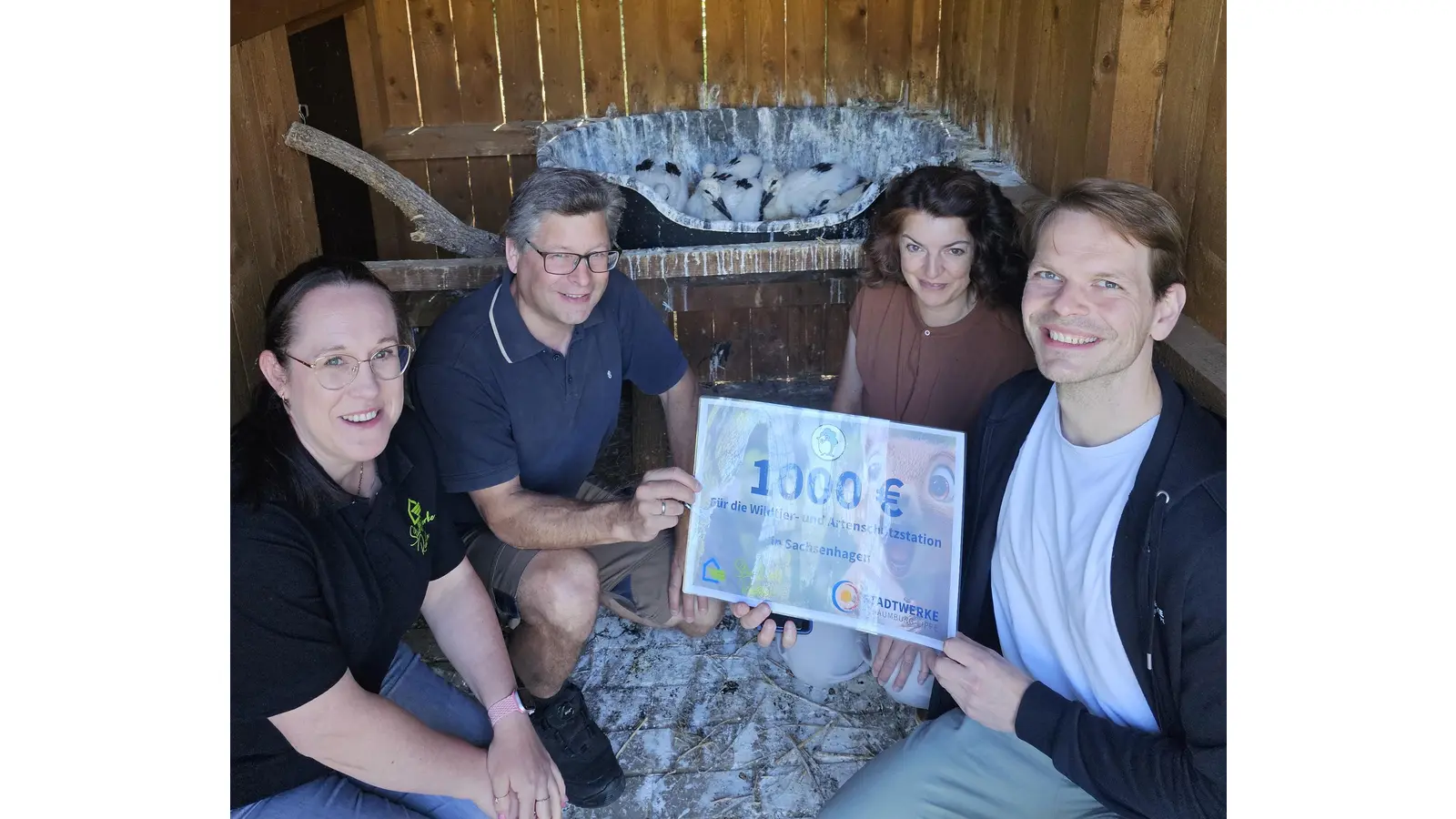 Sarah Albrecht (Unternehmenskommunikation Stadtwerke Rinteln, von links), Dr. Florian Brandes (Stationsleiter Wildtier- und Artenschutzstation Sachsenhagen), Anja Steffen-Ohme (Unternehmenskommunikation Stadtwerke Schaumburg-Lippe), Daniel Kultau (Unternehmenskommunikation Stadtwerke Schaumburg-Lippe). (Foto: privat)