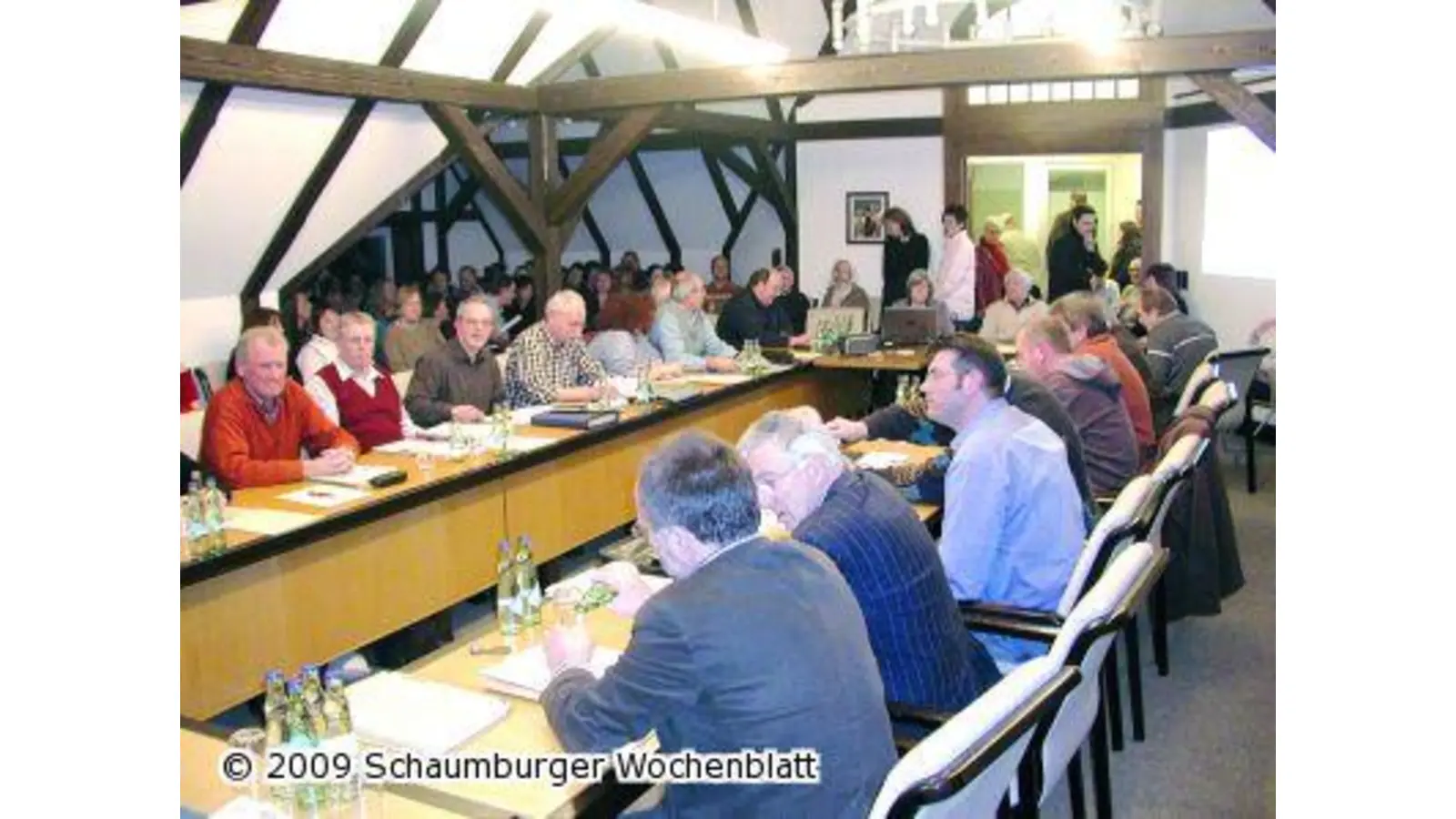 Politiker lassen die Grundschule im Dorf (Foto: red)