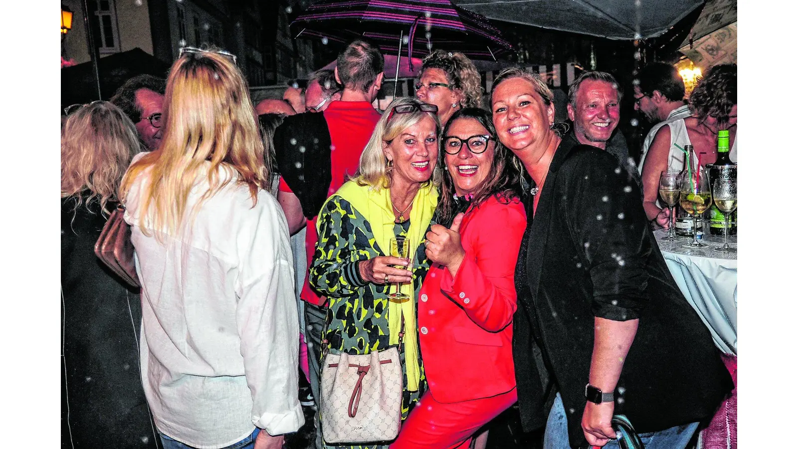 Gourmetmeile trotzt selbst starken Auftakschauern (Foto: red)