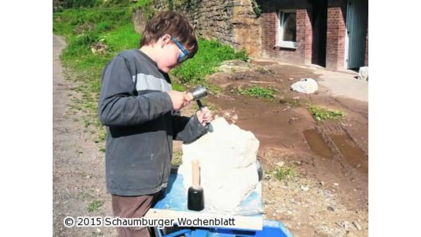 Loccumer Bildhauer zeigt, wie es geht (Foto: em)