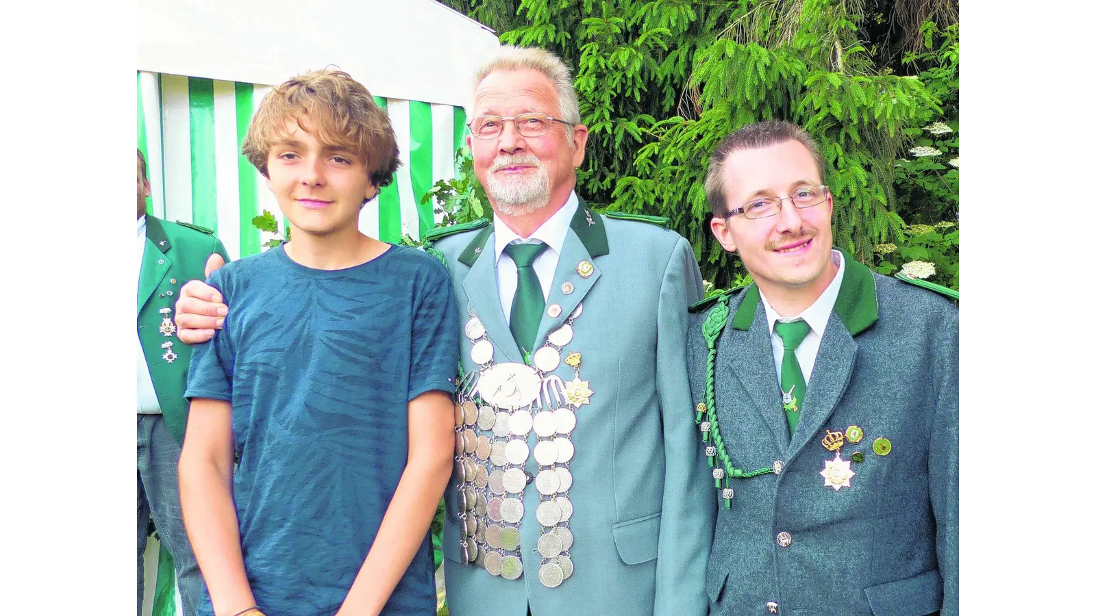 Schützen freuen sich über Jugendkönig (Foto: al)