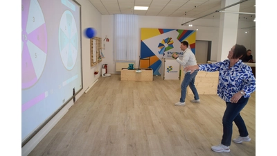 Die ersten Einrichtungen können schon ausprobiert werden - hier Dart an der Videowand. (Foto: ab)