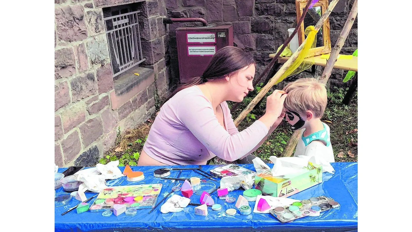 Mit Tombola und Tipi-Zelten (Foto: red)