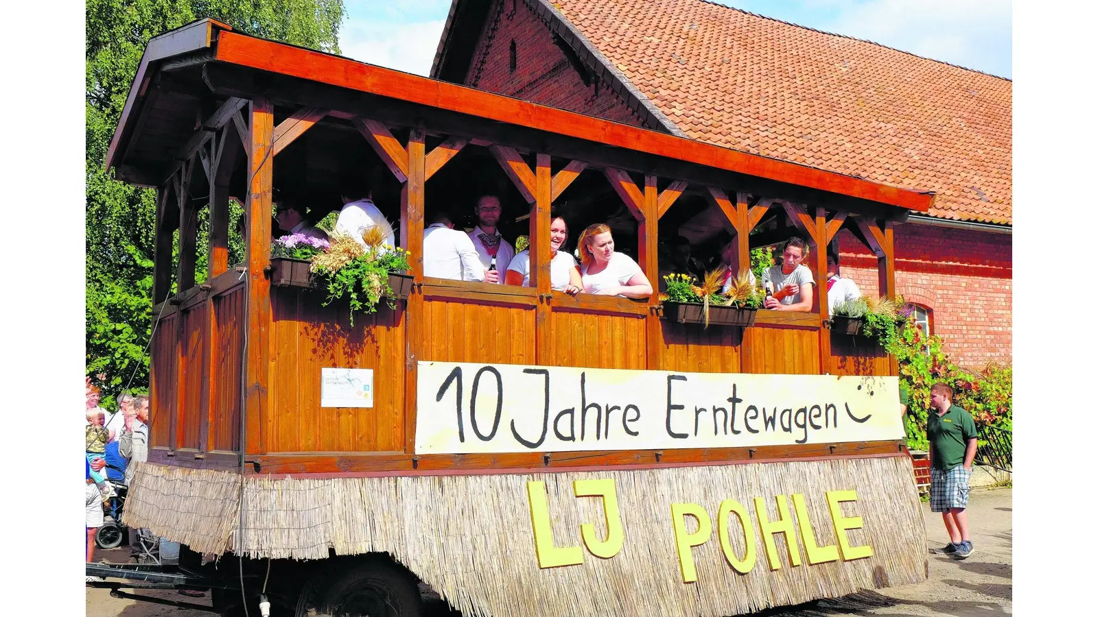 Ein ganzes Dorf im fröhlichen Ausnahmezustand (Foto: jl)
