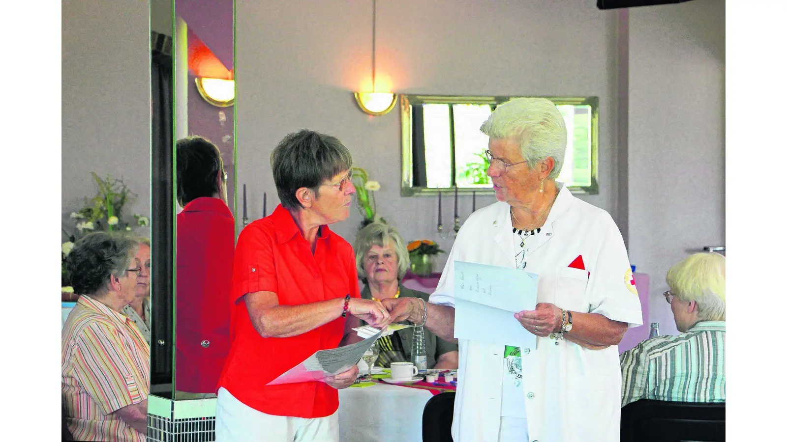 DRK-Damen genießen Torten und Sketche (Foto: jl)