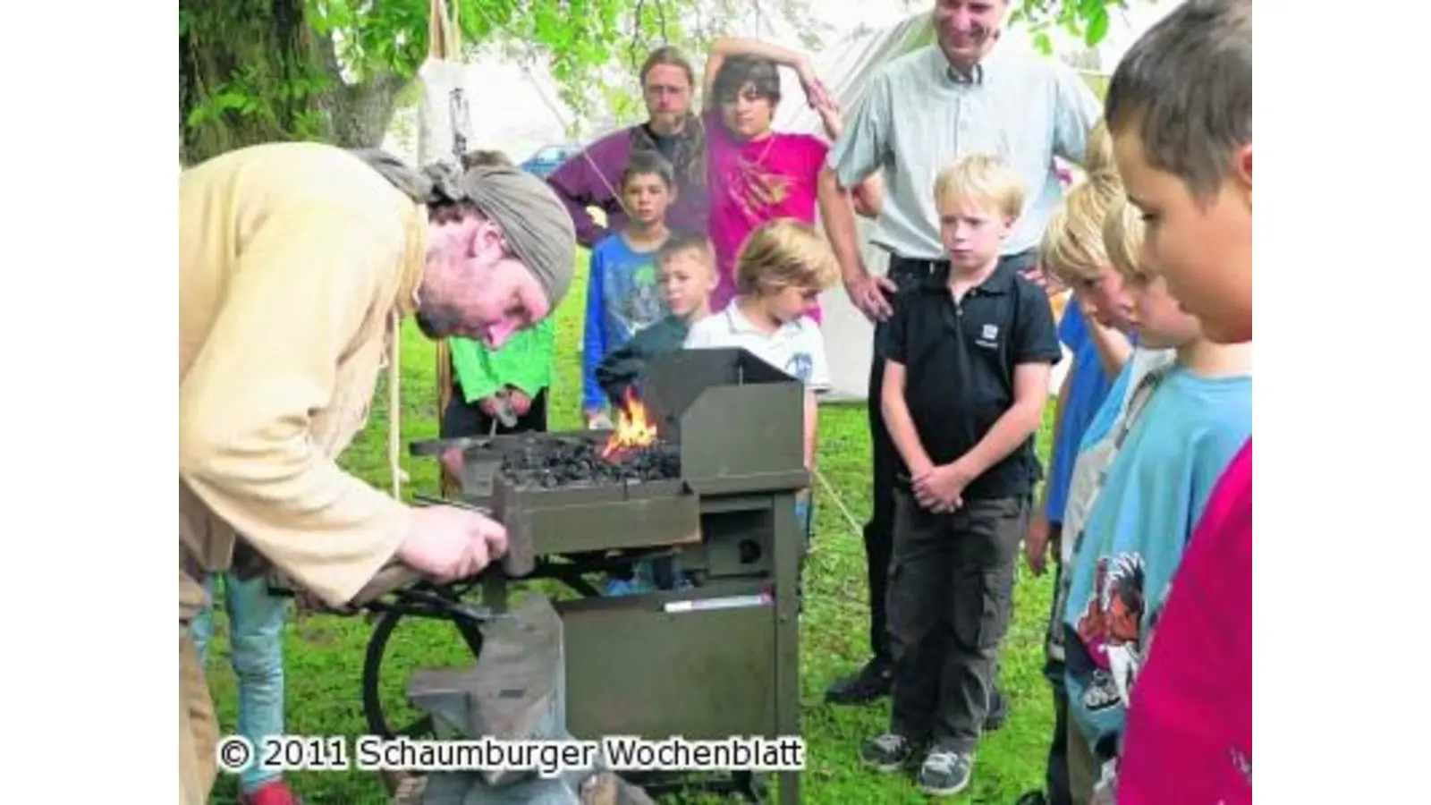 Aus Brennnesseln Seile winden (Foto: al)