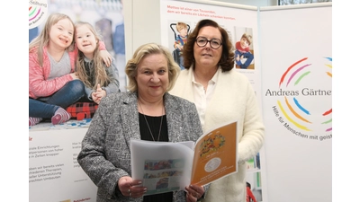 Simone Piske und Birgit Gärtner geben einen Überblick über die Ausschüttungen der Andreas-Gärtner-Stiftung 2023. (Foto: Borchers, Bastian)