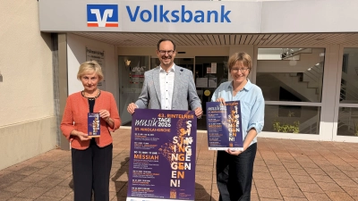 Petra Rabbe-Hartinger, Manuel Wiegand und Daniela Brinkmann freuen sich auf die 43. Rintelner Musiktage, die von der Volksbank in Schaumburg und Nienburg eG unterstützt werden.  (Foto: ste)