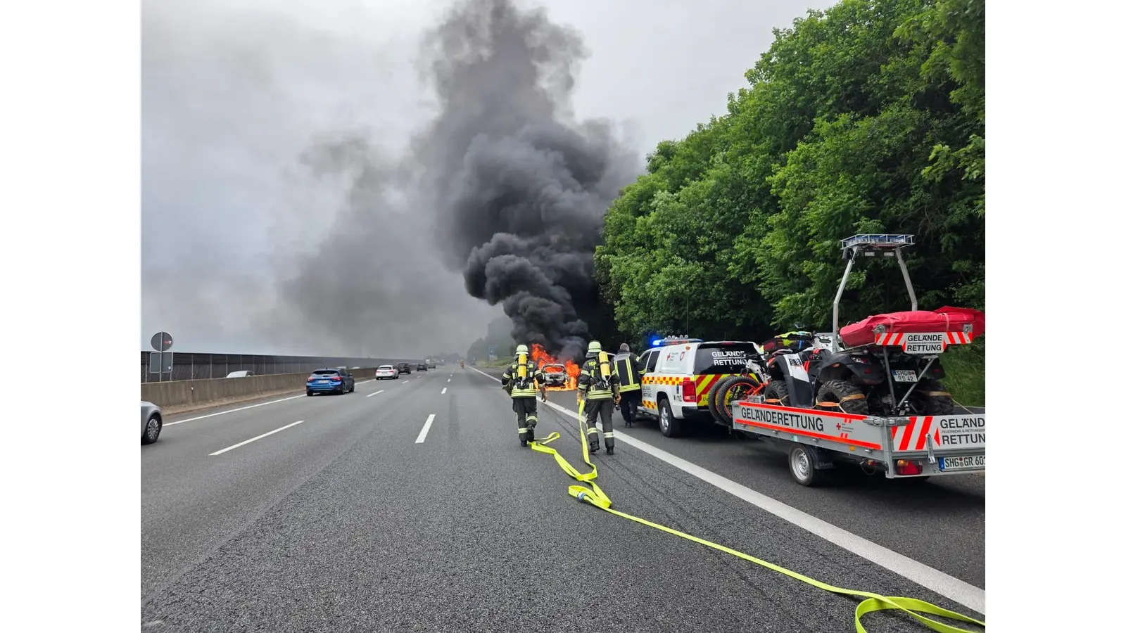Noch vor Eintreffen der alarmierten Einsatzkräfte wurde die Einsatzstelle durch die Geländerettung aus Rodenberg abgesichert. (Foto: privat)