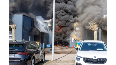 Großbrand Porta Westfalica Barkhausen (Foto: Feuerwehr)