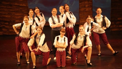 Die Ballettschule Voges lädt mit ihren Jubiläumsaufführungen zu schillernden Märchenreisen ein.  (Foto: privat)