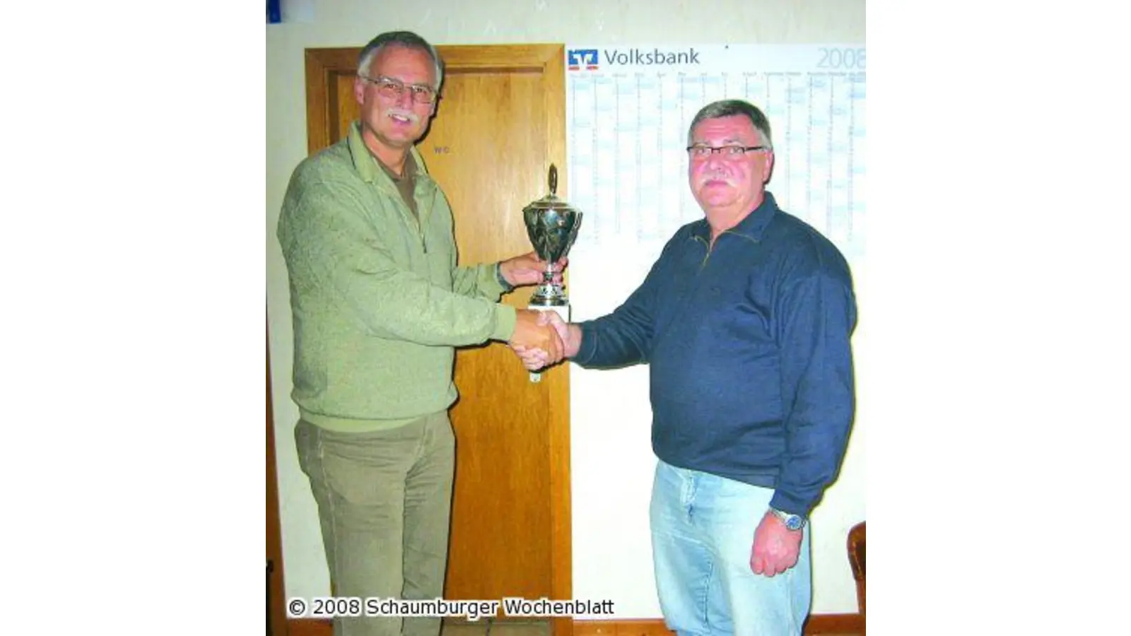 Schubert holt den Pokal (Foto: red)