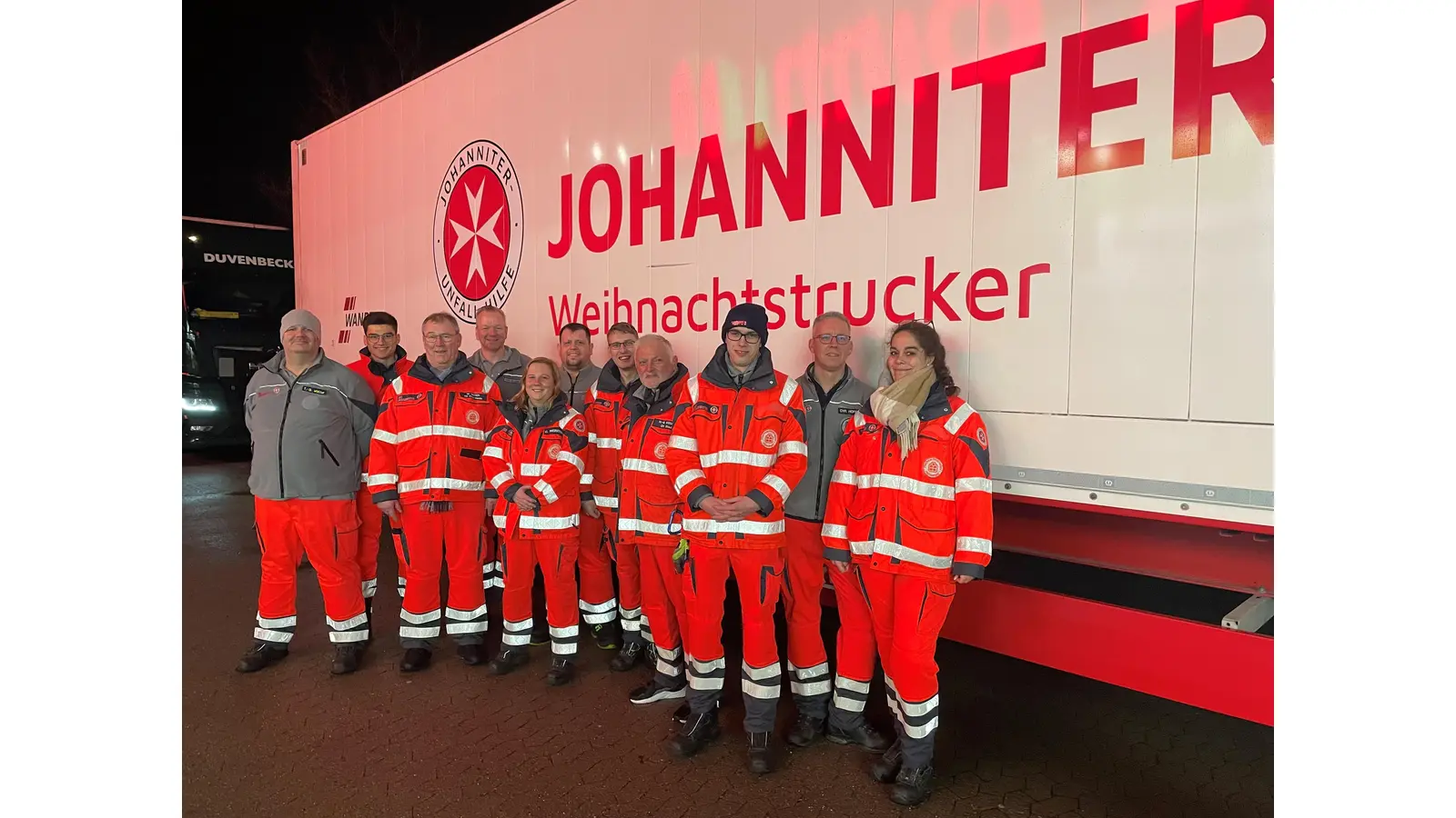 Haben den Konvoi begleitet: Die Johanniter mit sechs Helfern aus dem Ortsverband Wunstorf-Steinhuder Meer. (Foto: privat)