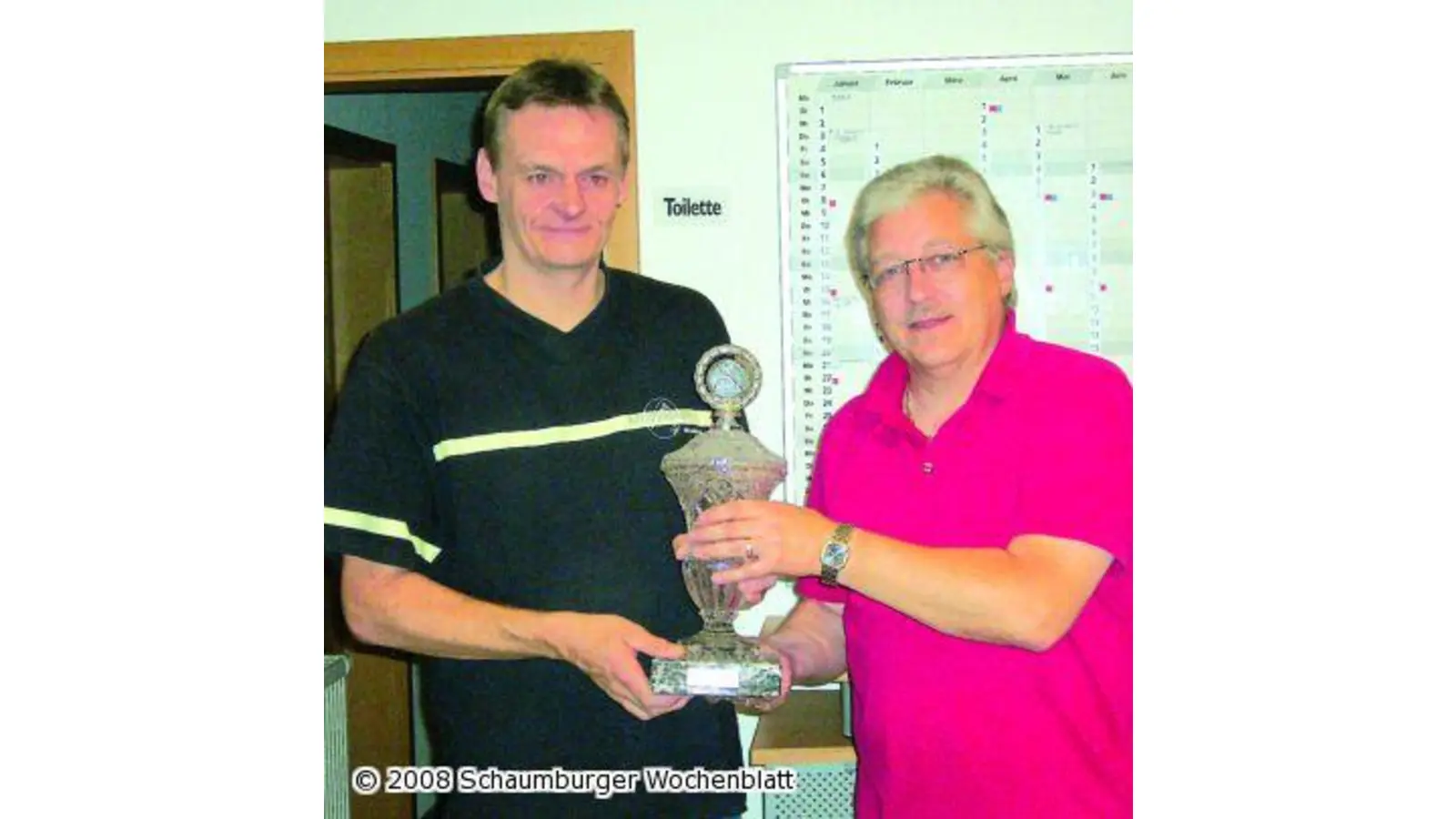Pokal übergeben (Foto: red)