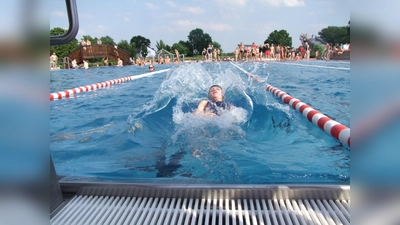 Um richtig schwimmen zu können, braucht es eine gute Ausbildung. Die bietet jetzt die DLRG OG Rinteln mit Unterstützung der Bürgerstiftung Schaumburg. <br> (Foto: ste)
