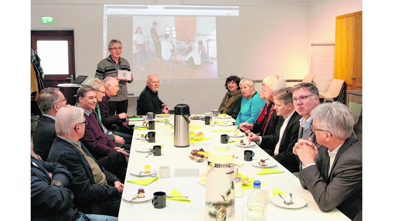 Die Schüler spüren die besondere Atmosphäre (Foto: bb)