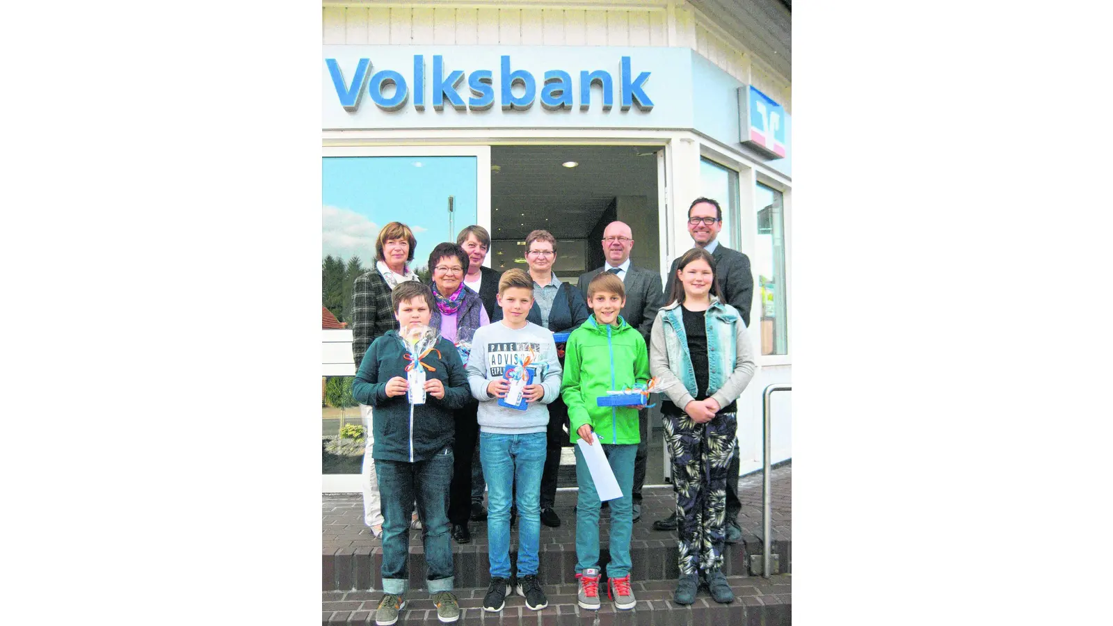 Volksbank übergibt Preise (Foto: em)