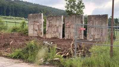 Das Kunstwerk von Georg Schmidt-Westerstede hat seinen neuen Platz im Neubaugebiet am Wilhelm-Busch-Weg gefunden. (Foto: ste)