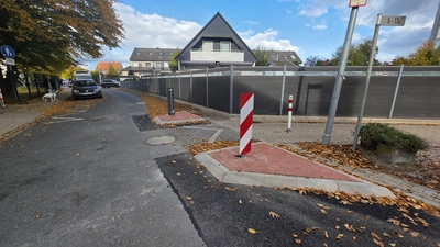 Eine Stelle von mehreren: Gehwegnasen in der Lukas-Cranach-Straße. (Foto: tau)