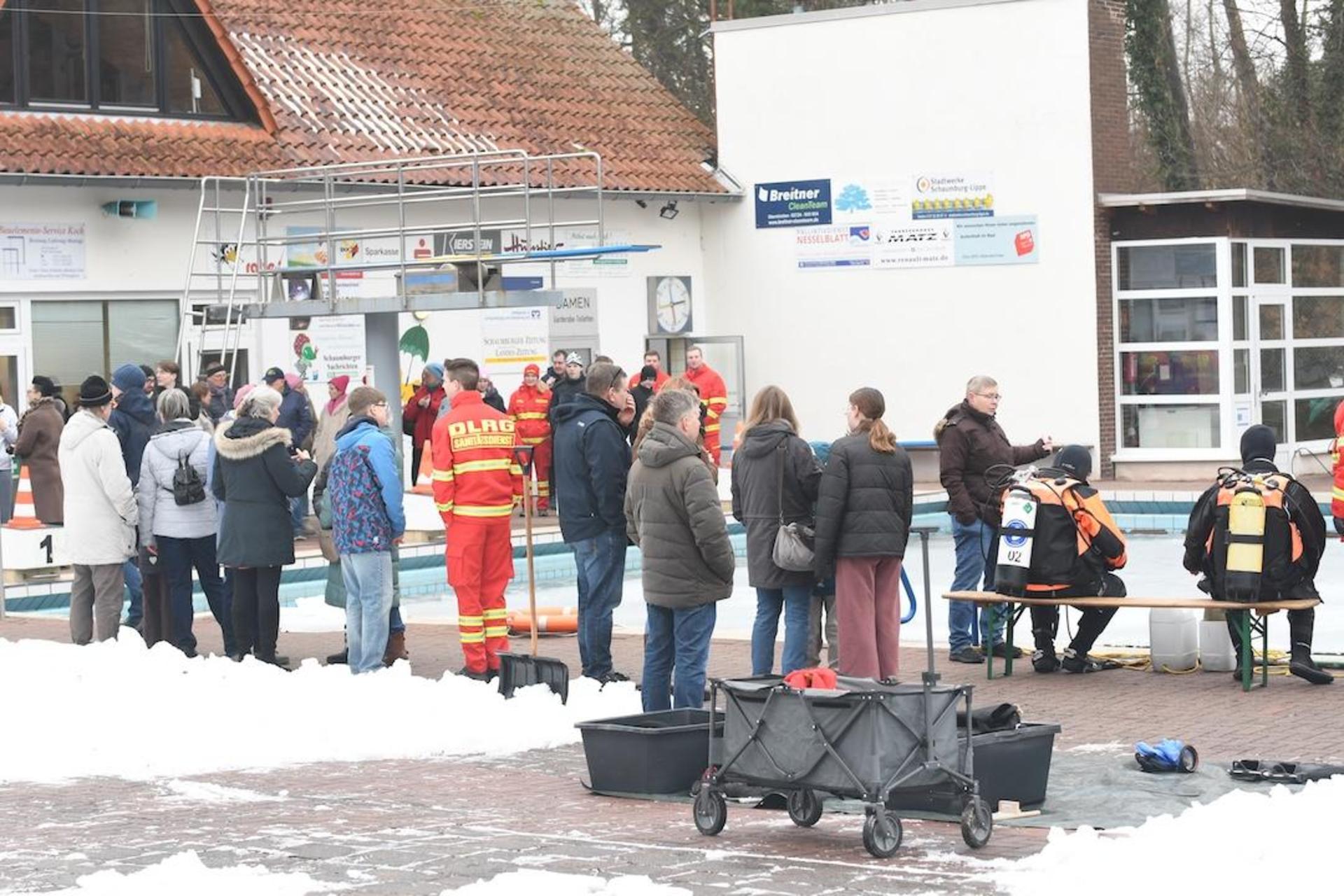 Eisschwimmer erobern das Sonnenbrinkbad. (Foto: nd)