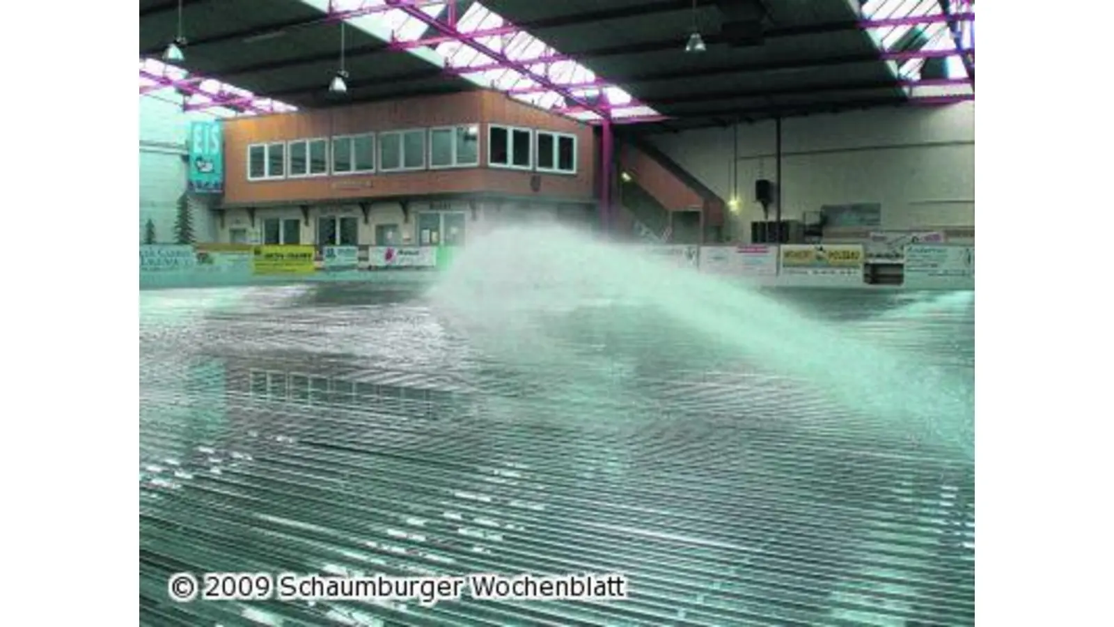 Eishalle vor neuer Saison (Foto: al)
