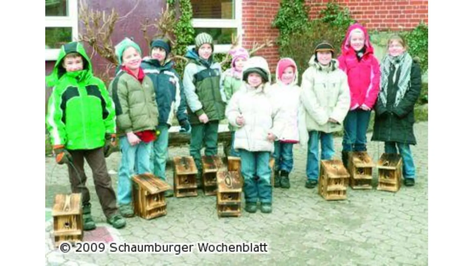 Nabu-Kinder bauen Nisthilfen (Foto: al)