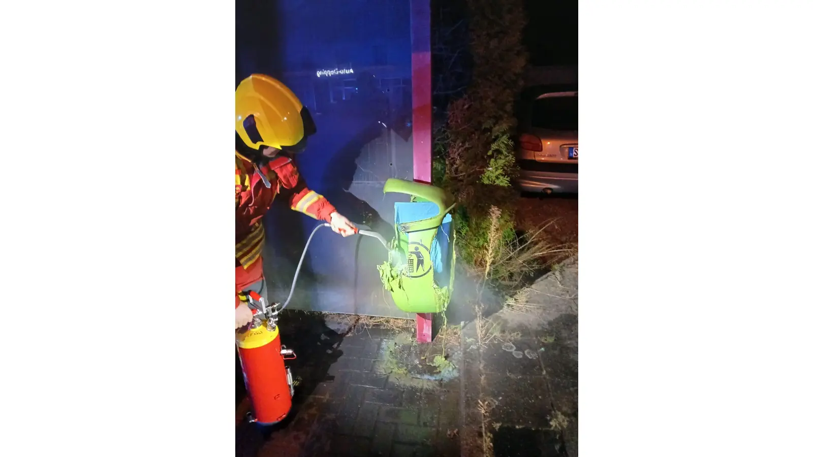 An der Bushaltestelle war ein Feuer im Papierkorb ausgebrochen. (Foto: privat)