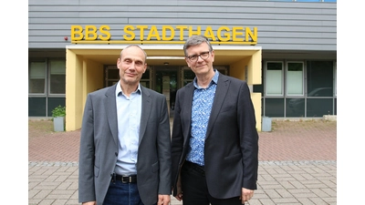 Robert Volkheimer (li.) ist neuer Schulleiter der BBS-Stadthagen, er wird eng mit seinem Stellvertreter Sven Janßen zusammenarbeiten.  (Foto: bb)