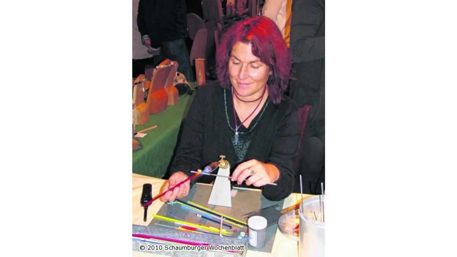 Edle Handkunstwerke im Saal von Hof Gümmer stoßen auf großes Interesse (Foto: red)