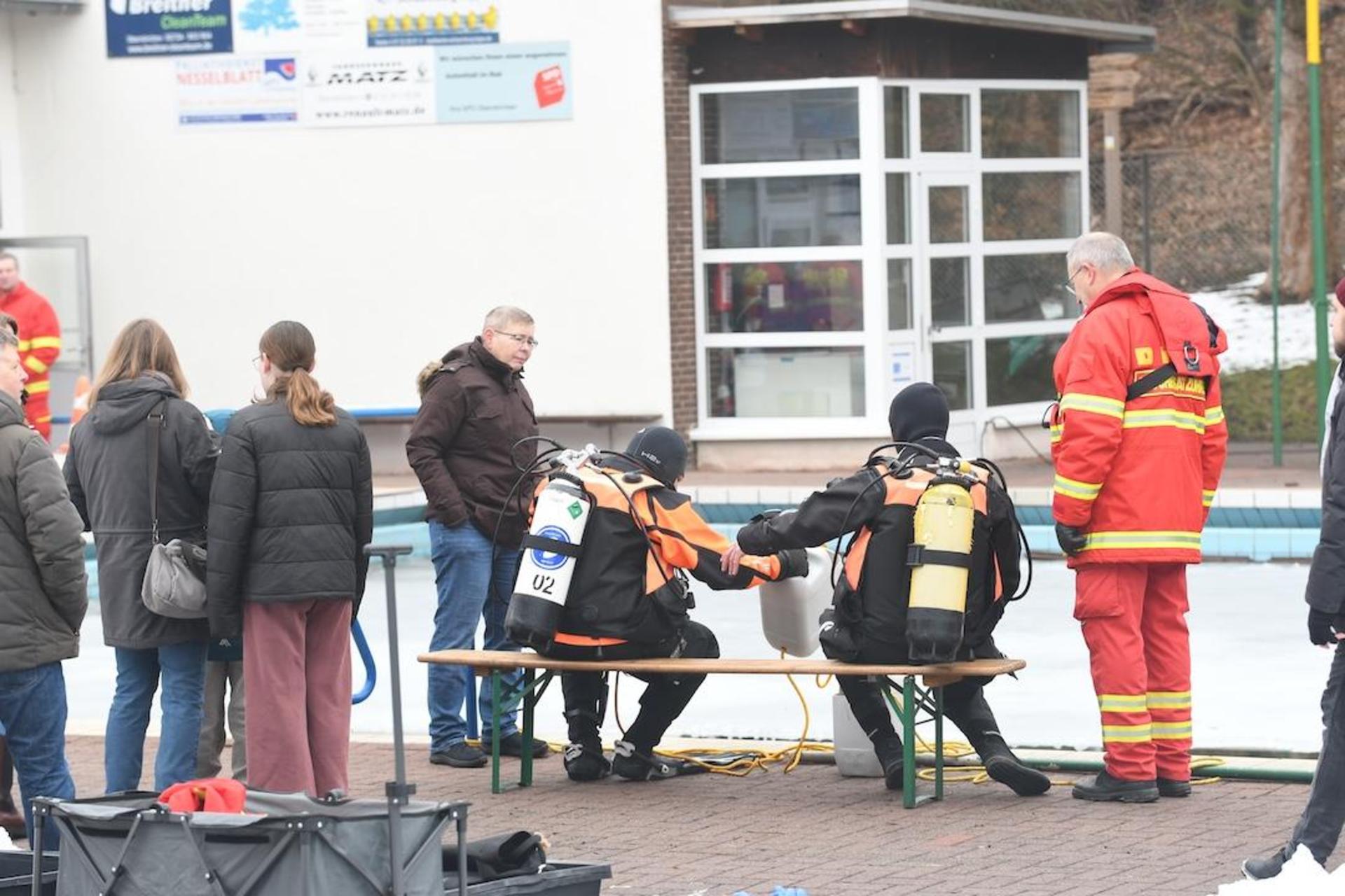Eisschwimmer erobern das Sonnenbrinkbad. (Foto: nd)