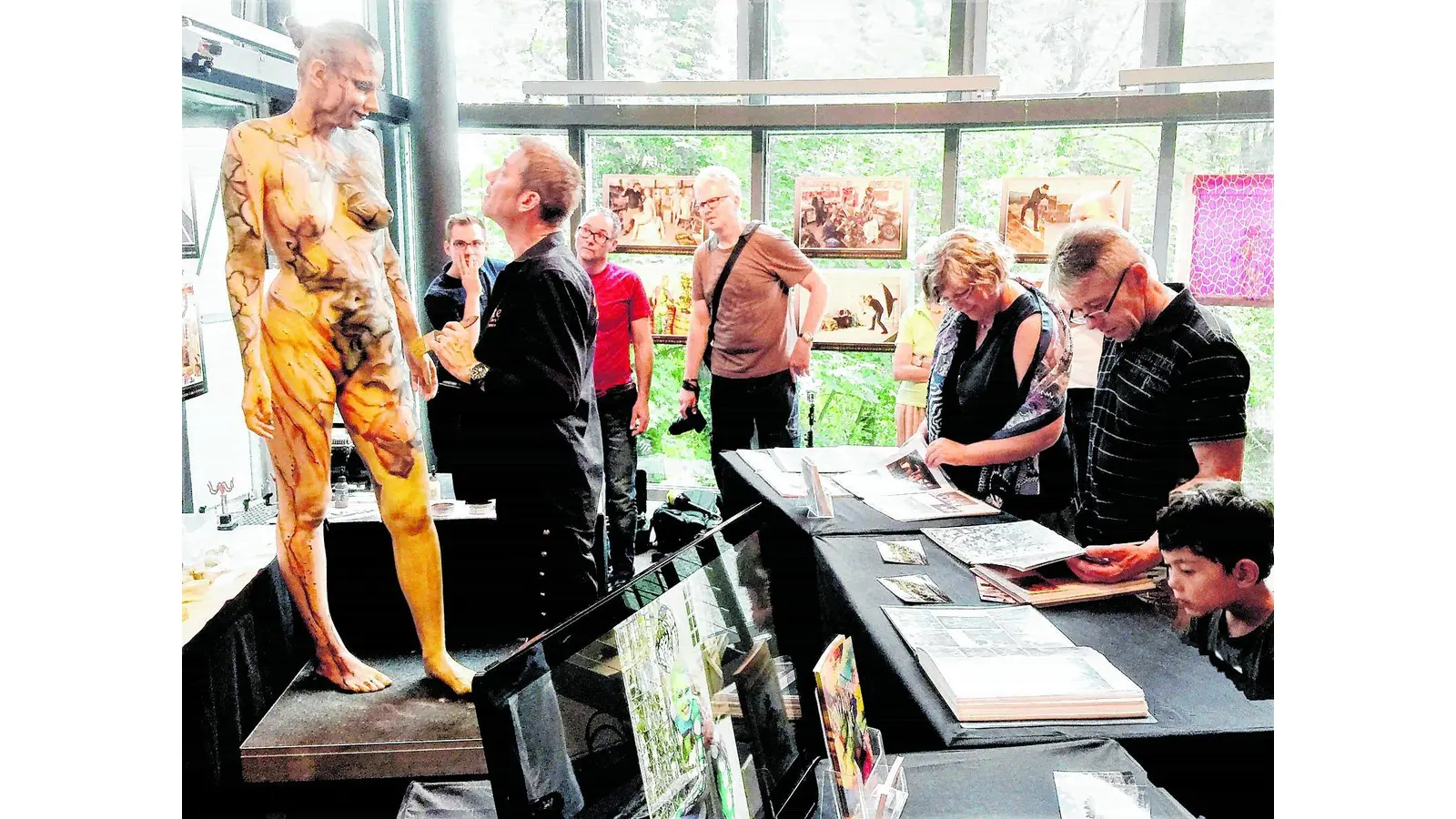 Die Kunst-Aktion muss vom Markt in die Eulenburg verlegt werden (Foto: red)