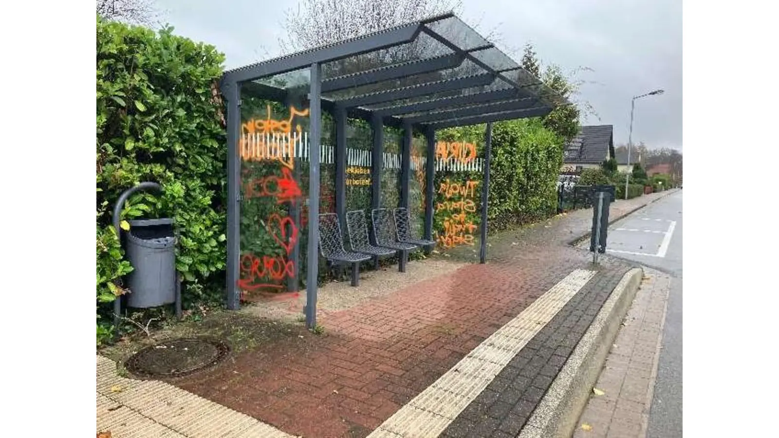 Farbschmierereien in Buchholz. (Foto: privat)