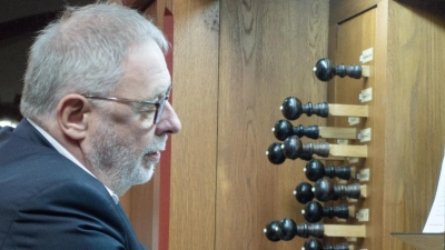 An der Orgel: Hans Bäßler. (Foto: Hans Bäßler)