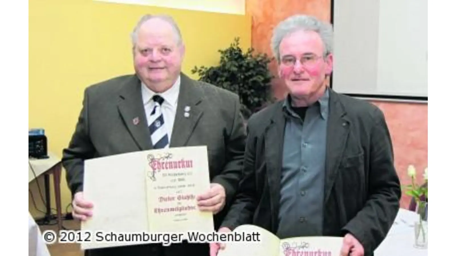 Zwei neue Ehrenmitglieder in der Sportgemeinschaft (Foto: bb)