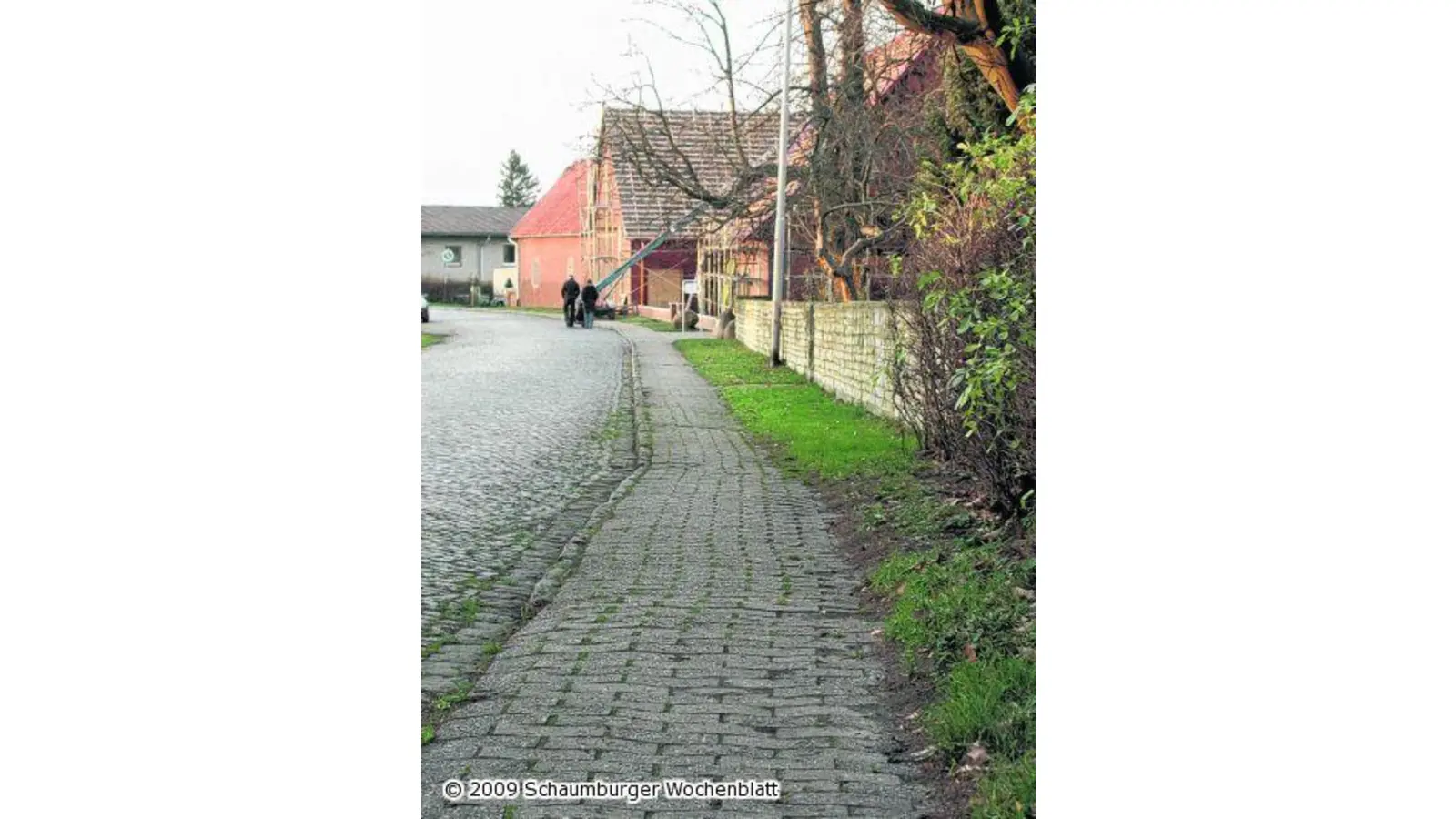 Straße Im Dorfe bekommt teilweise neuen Bürgersteig (Foto: red)