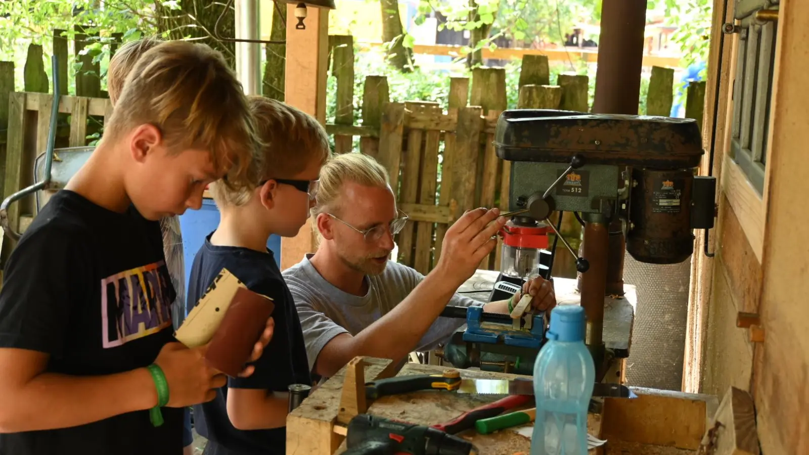 Mit den Händen werkeln: Ein Teil des Angebots auf dem Bau-Hof.  (Foto: privat)